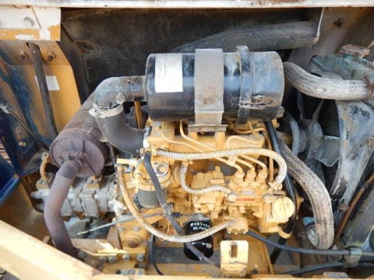 ขายถูก***รถขุด  KOMATSU  PC10-6  เก่า นอก 100\%  กว้าง 140  cm /ความยาว จากใบเกรดสุดตัวรถ  2.4 cm  /แทรคยาง /ปั้มเฟือง 3 ตอน   ยังไม่เคยใช้งานในไทย  ขายราคา210,000 บาท