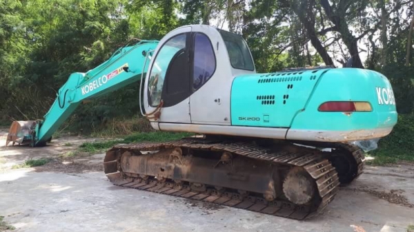 ขาย 650,000 KOBELCO sk 200-5 super ไฟฟ้าครบ เครื่องดี ปั้มแรง เอวแน่น ช่างล่างดี เอกสารแจ้งจำหน่าย รถอยู่ อุดร 090-772-3710 090-772-3708