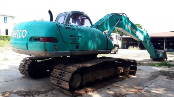 ขาย 650,000 KOBELCO sk 200-5 super ไฟฟ้าครบ เครื่องดี ปั้มแรง เอวแน่น ช่างล่างดี เอกสารแจ้งจำหน่าย รถอยู่ อุดร 090-772-3710 090-772-3708