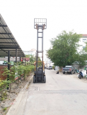 ขายรถยกโฟร์คลิฟท์ยี่ห้อTCM2.5ตัน ดีเซล เสาสูง5เมตร