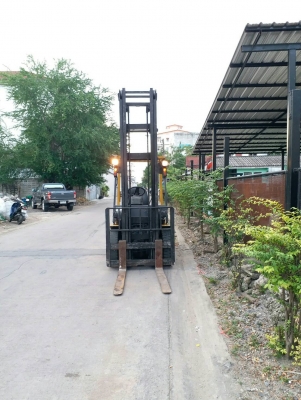 ขายรถยกโฟร์คลิฟท์ยี่ห้อTCM2.5ตัน ดีเซล เสาสูง5เมตร