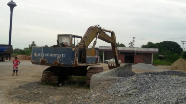 ขาย 295,000 KOMATSU pc 200-3 เครื่องเดิมปั้มเดิมแรง เอวแน่น ช่วงล่างพร้อมใช้ รถอยู่ ปทุมธานี 090-772-3710 090-772-3708