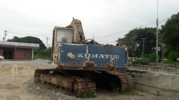 ขาย 295,000 KOMATSU pc 200-3 เครื่องเดิมปั้มเดิมแรง เอวแน่น ช่วงล่างพร้อมใช้ รถอยู่ ปทุมธานี 090-772-3710 090-772-3708