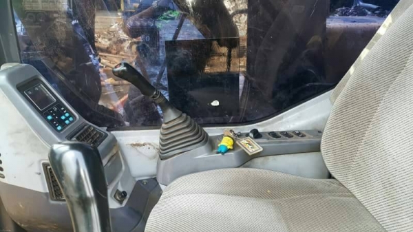 ขาย 1,190,000 KOMATSU pc 200-7 ไฟฟ้าครบ เครื่องดี ปั้มแรง เอวแน่น ช่วงล่างดี เอกสารอินวอยทร์ รถอยู่ ปทุมธานี 090-772-3710 090-772-3708