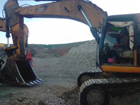 ขายด่วน 999,999 CAT 330 D ไฟฟ้าครบ เครื่องดี ปั้มแรง เอวแน่น ช่วงล่างเต็ม เอกสารแจ้งจำหน่าย รถอยู่ ลำปาง 090-772-3710 090-772-3708