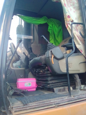 ขายด่วน 999,999 CAT 330 D ไฟฟ้าครบ เครื่องดี ปั้มแรง เอวแน่น ช่วงล่างเต็ม เอกสารแจ้งจำหน่าย รถอยู่ ลำปาง 090-772-3710 090-772-3708