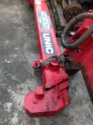 ขายด่วน !!!  เครนสีแดง ยี่ห้อ unic ของเก่าจากญี่ปุ่น