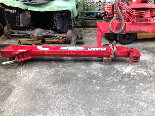 ขายด่วน !!!  เครนสีแดง ยี่ห้อ unic ของเก่าจากญี่ปุ่น