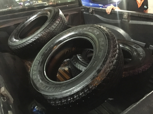 ยาง Bridgestone 245 70 16 ปี17 มี2ชุด ดอกเต็ม ไม่มีปะ เนื้อนิ่มๆ ใช้ยาว ราคาไม่แพง ยาง Bridgestone 245 70 16 ปี17 มี2ชุด ดอกเต็ม ไม่มีปะ เนื้อนิ่มๆ ใช้ยาว ราคาไม่แพง