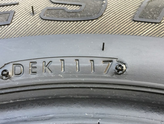 ยาง Bridgestone 245 70 16 ปี17 มี2ชุด ดอกเต็ม ไม่มีปะ เนื้อนิ่มๆ ใช้ยาว ราคาไม่แพง ยาง Bridgestone 245 70 16 ปี17 มี2ชุด ดอกเต็ม ไม่มีปะ เนื้อนิ่มๆ ใช้ยาว ราคาไม่แพง