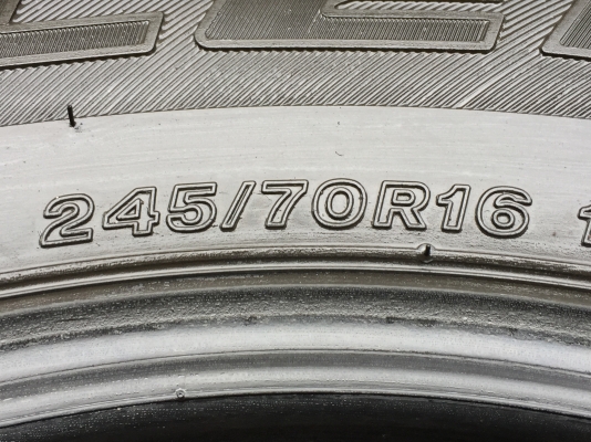 ยาง Bridgestone 245 70 16 ปี17 มี2ชุด ดอกเต็ม ไม่มีปะ เนื้อนิ่มๆ ใช้ยาว ราคาไม่แพง ยาง Bridgestone 245 70 16 ปี17 มี2ชุด ดอกเต็ม ไม่มีปะ เนื้อนิ่มๆ ใช้ยาว ราคาไม่แพง