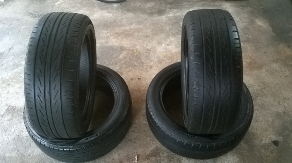 ยางBRIDGESTONE 195 50 16ปี14 จำนวน1ชุด ยางไม่กินข้างสภาพok ราคา2300บาท โทร0924462525โส