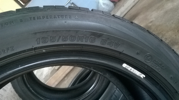 ยางBRIDGESTONE 195 50 16ปี14 จำนวน1ชุด ยางไม่กินข้างสภาพok ราคา2300บาท โทร0924462525โส