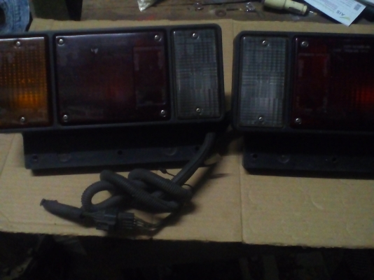 ไฟท้าย NKR