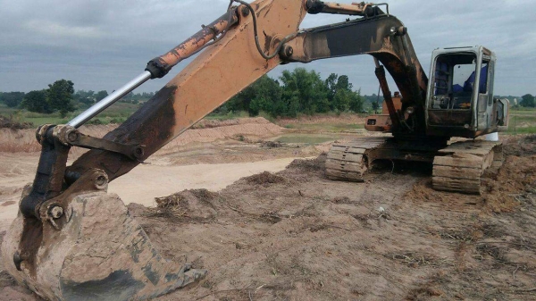 HITACHI EX200-1 สภาพใช้งานได้ดี บูชโช่ โลนเลอร์ไม่แตก เครื่องปั้มดี อยู่ภาคอิสาน ราคา350,000บ. สนใจ 0835601591 หรือ 0903494058 HITACHI EX200-1 สภาพใช้งานได้ดี บูชโช่ โลนเลอร์ไม่แตก เครื่องปั้มดี อยู่ภาคอิสาน ราคา350,000บ. สนใจ 0835601591 หรือ 0903494058
