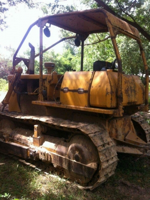 เครื่องจักรกลหนัก แทรกเตอร์ KOMATSU D40 สภาพใช้งานได้ รถอยู่อิสาน ราคา110,000บ. สนใจ 0835601591 หรือ 0903494058 เครื่องจักรกลหนัก แทรกเตอร์ KOMATSU D40 สภาพใช้งานได้ รถอยู่อิสาน ราคา110,000บ. สนใจ 0835601591 หรือ 0903494058