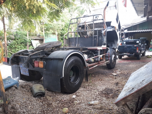 รถหกล้อหัวลาก