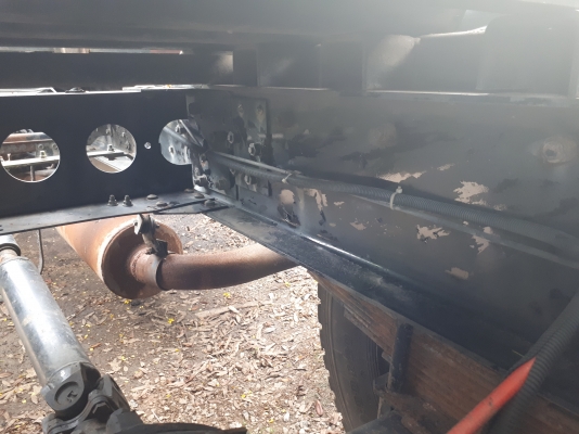 รถหกล้อหัวลาก