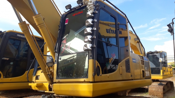 ขายรถแบ็คโฮ KOMATSU PC200-8N1 สเปคญี่ปุ่นแท้ มีกล้องมองหลัง สภาพดีมาก