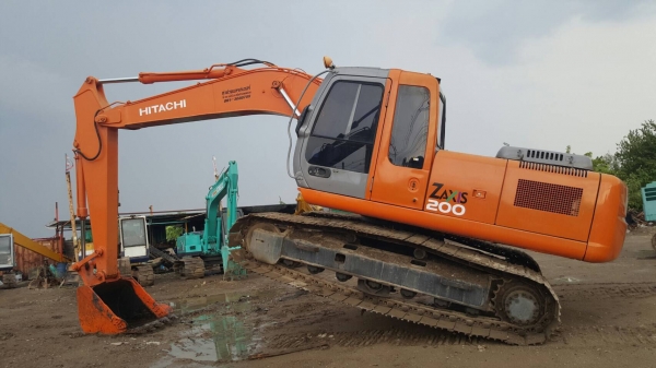 ขายด่วน!! Hitachi ZX200-1 สภาพสวยค่ะ