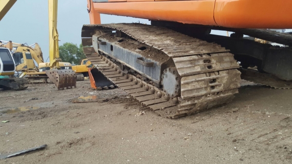 ขายด่วน!! Hitachi ZX200-1 สภาพสวยค่ะ