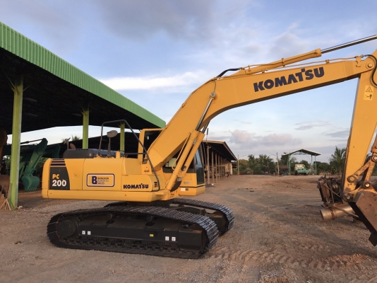 ขายด่วน!! Komatsu PC200-8MO ไมล์ ชั่วโมง 6,000 สภาพสวยค่ะ