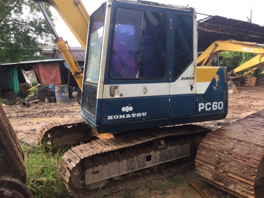 รถขุดมีหัวกระแทก..pc60-6. รถสภาพดี เดิมๆมีบุ้งกี้ให้