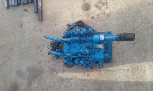 ขายชุดคอนโทนน้ำมันรถสไลย์ ไฟDC.24 4เเกน ขายชุดคอนโทนน้ำมันรถสไลย์ ไฟDC.24 4เเกน