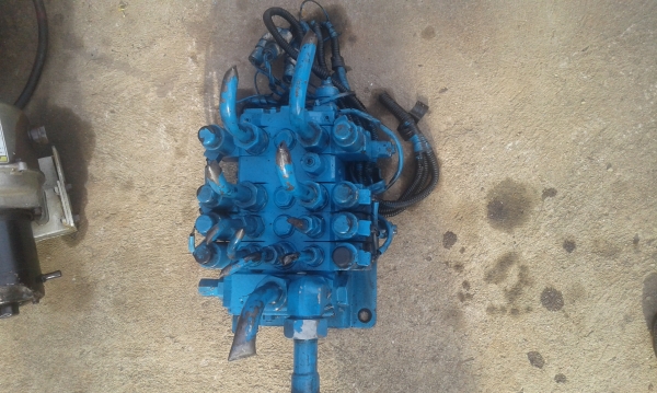 ขายชุดคอนโทนน้ำมันรถสไลย์ ไฟDC.24 4เเกน ขายชุดคอนโทนน้ำมันรถสไลย์ ไฟDC.24 4เเกน