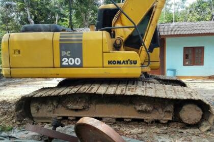 KOMATSU PC200-7 รถใช้งานอยู่ เครื่อง ปั้ม ทำงานปกติ เล่มพร้อม ราคาต่อรองได้ 0872976734 KOMATSU PC200-7 รถใช้งานอยู่ เครื่อง ปั้ม ทำงานปกติ เล่มพร้อม ราคาต่อรองได้ 0872976734