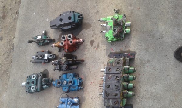 ขายคอนโทนน้ำมันไฮดรอลิก ขายคอนโทนน้ำมันไฮดรอลิก