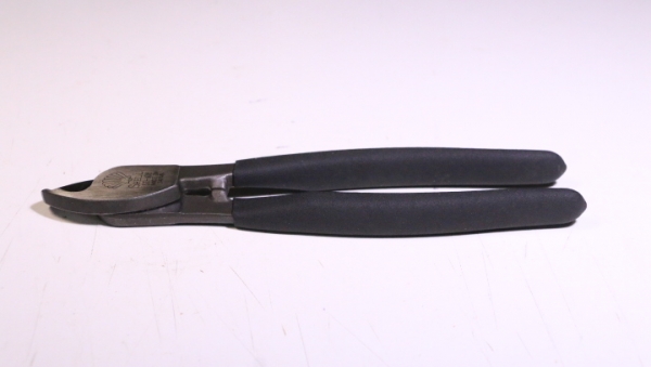 คีมตัดสายเคเบิล Shell ST-608 Made in Japan  (เก่าเก็บอยู่ในแพ็ค)