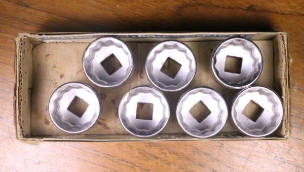 ลูกบล็อค 4หุน 12เหลี่ยม เบอร์29 (เก่าเก็บ) สภาพตามรูป ลูกบล็อค 4หุน 12เหลี่ยม เบอร์29 (เก่าเก็บ) สภาพตามรูป