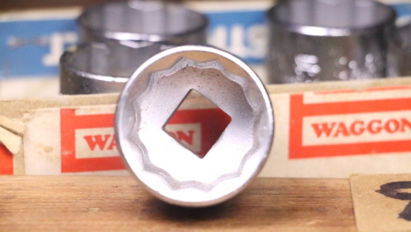 ลูกบล็อค 4หุน 12เหลี่ยม เบอร์29 (เก่าเก็บ) สภาพตามรูป ลูกบล็อค 4หุน 12เหลี่ยม เบอร์29 (เก่าเก็บ) สภาพตามรูป