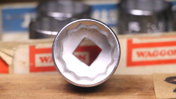 ลูกบล็อค 4หุน 12เหลี่ยม เบอร์29 (เก่าเก็บ) สภาพตามรูป ลูกบล็อค 4หุน 12เหลี่ยม เบอร์29 (เก่าเก็บ) สภาพตามรูป