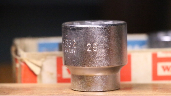 ลูกบล็อค 4หุน 12เหลี่ยม เบอร์29 (เก่าเก็บ) สภาพตามรูป ลูกบล็อค 4หุน 12เหลี่ยม เบอร์29 (เก่าเก็บ) สภาพตามรูป