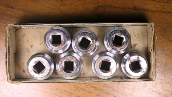 ลูกบล็อค 4หุน 12เหลี่ยม เบอร์29 (เก่าเก็บ) สภาพตามรูป ลูกบล็อค 4หุน 12เหลี่ยม เบอร์29 (เก่าเก็บ) สภาพตามรูป