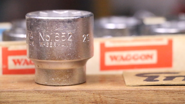 ลูกบล็อค 4หุน 12เหลี่ยม เบอร์29 (เก่าเก็บ) สภาพตามรูป ลูกบล็อค 4หุน 12เหลี่ยม เบอร์29 (เก่าเก็บ) สภาพตามรูป