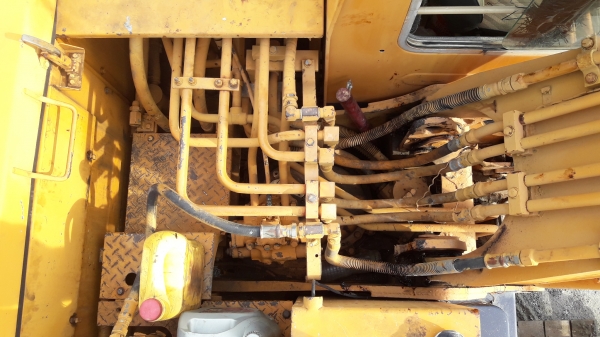 ขายรถแบ็คโฮ KOMATSU PC100-1 มีไลน์หัวกระแทก สภาพสวย ๆ เดิม ๆ เหมาะไปติดหัวคีบไม้