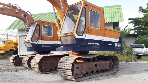 ขายรถแบ็คโฮ KOMATSU PC100-1 มีไลน์หัวกระแทก สภาพสวย ๆ เดิม ๆ เหมาะไปติดหัวคีบไม้
