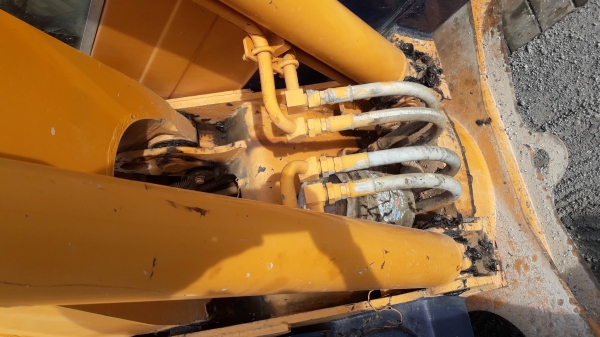 ขายรถแบ็คโฮ KOMATSU PC100-1 มีไลน์หัวกระแทก สภาพสวย ๆ เดิม ๆ เหมาะไปติดหัวคีบไม้