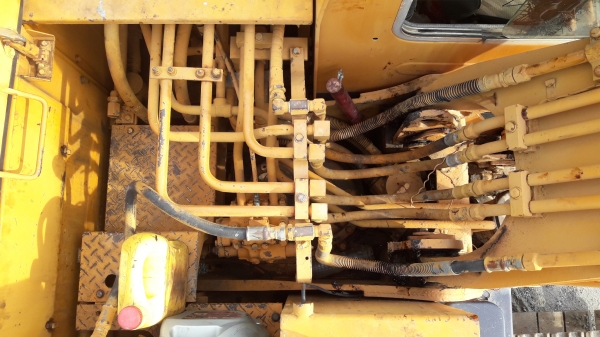 ขายรถแบ็คโฮ KOMATSU PC100-1 มีไลน์หัวกระแทก สภาพสวย ๆ เดิม ๆ เหมาะไปติดหัวคีบไม้