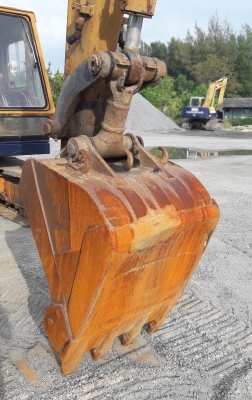 ขายรถแบ็คโฮ KOMATSU PC100-1 มีไลน์หัวกระแทก สภาพสวย ๆ เดิม ๆ เหมาะไปติดหัวคีบไม้