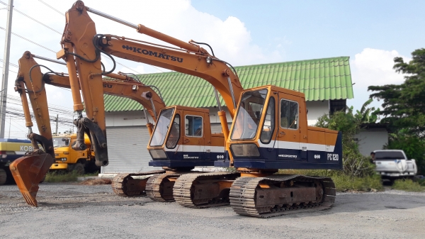 ขายรถแบ็คโฮ KOMATSU PC100-1 มีไลน์หัวกระแทก สภาพสวย ๆ เดิม ๆ เหมาะไปติดหัวคีบไม้