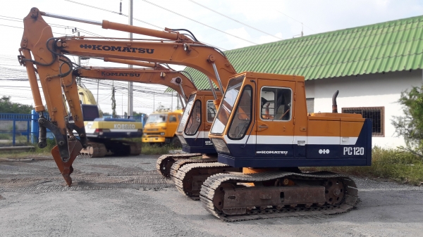 ขายรถแบ็คโฮ KOMATSU PC100-1 มีไลน์หัวกระแทก สภาพสวย ๆ เดิม ๆ เหมาะไปติดหัวคีบไม้