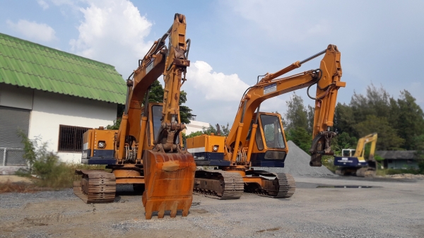 ขายรถแบ็คโฮ KOMATSU PC100-1 มีไลน์หัวกระแทก สภาพสวย ๆ เดิม ๆ เหมาะไปติดหัวคีบไม้