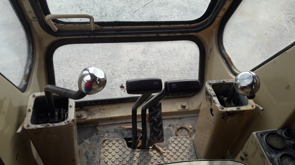 ขายรถแบ็คโฮ KOMATSU PC100-1 มีไลน์หัวกระแทก สภาพสวย ๆ เดิม ๆ เหมาะไปติดหัวคีบไม้