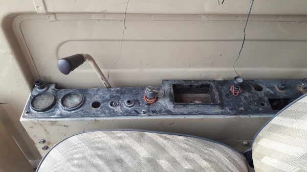 ขายรถแบ็คโฮ KOMATSU PC100-1 มีไลน์หัวกระแทก สภาพสวย ๆ เดิม ๆ เหมาะไปติดหัวคีบไม้