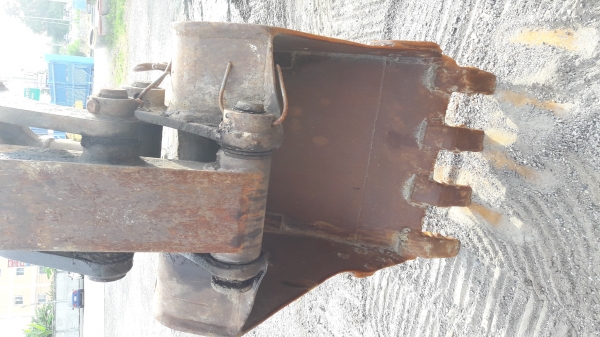 ขายรถแบ็คโฮ KOMATSU PC100-1 มีไลน์หัวกระแทก สภาพสวย ๆ เดิม ๆ เหมาะไปติดหัวคีบไม้