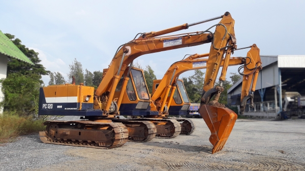 ขายรถแบ็คโฮ KOMATSU PC100-1 มีไลน์หัวกระแทก สภาพสวย ๆ เดิม ๆ เหมาะไปติดหัวคีบไม้